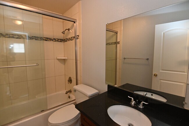 Building Photo - 930 Alexis Ct
