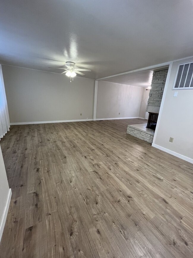 Building Photo - Beautiful Home in Mt Pleasant
