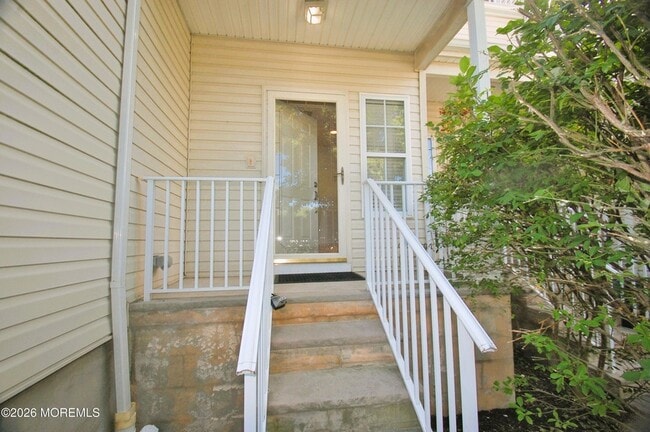 Building Photo - 574 Beachway Ave