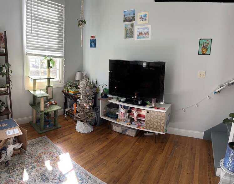 Living Room - 72 Beaufain St