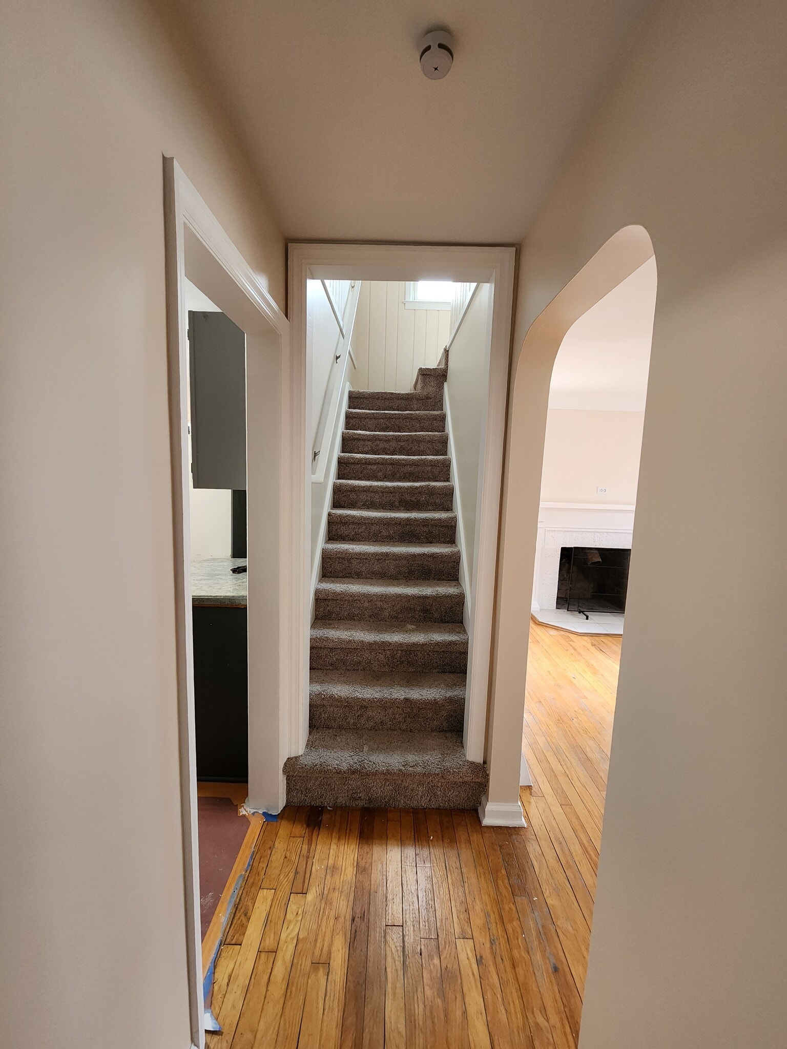 Building Photo - 301 Hastings St