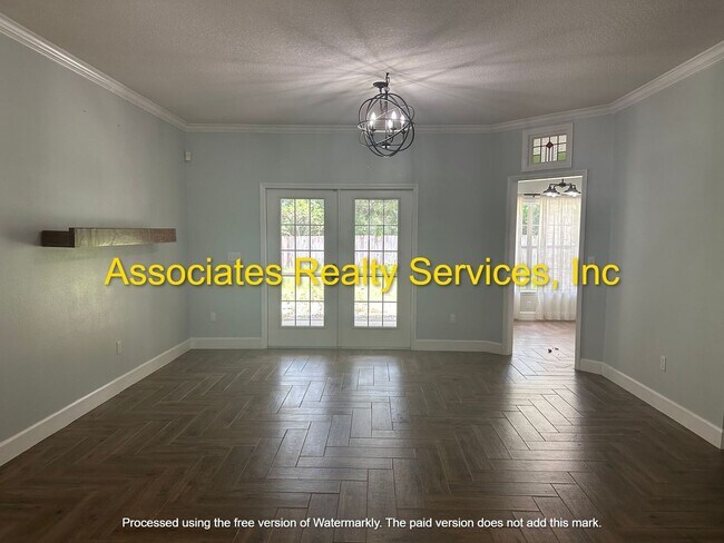 Building Photo - Beautiful Family home in Mentone!