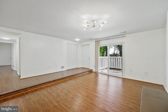 Building Photo - 12883 Cara Dr