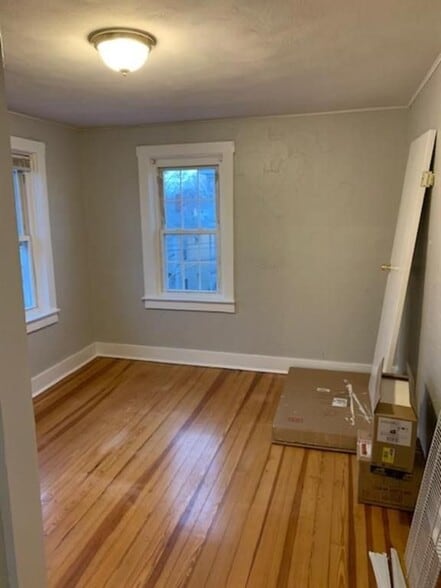 Building Photo - 12 Third School St