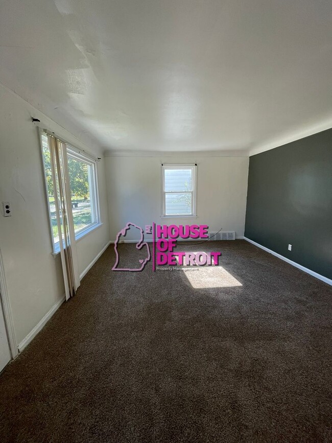 Building Photo - 3 BEDROOM | 1 BATH | FREE PRE SCREEN