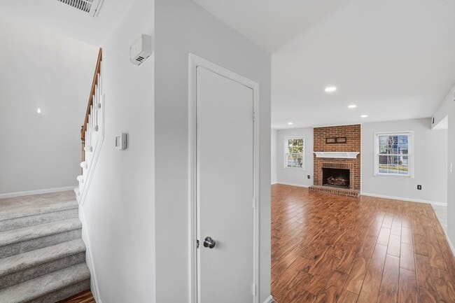 Building Photo - Don’t Miss This Beautiful 3BR Stone Orchard Home with Warm Wood Floors & Fireplace!