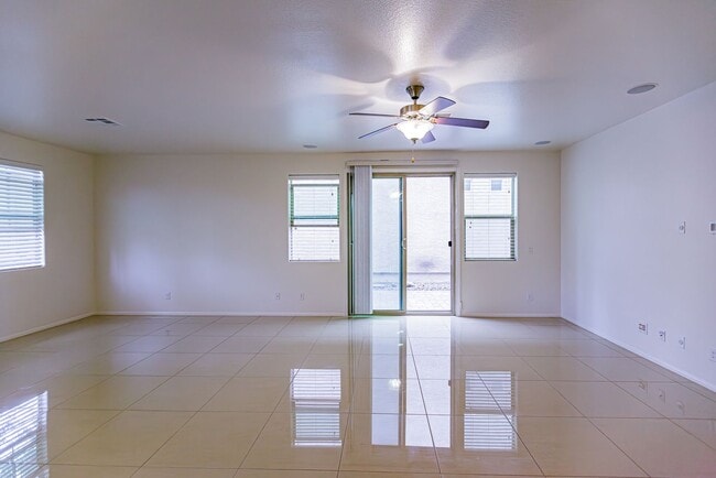 Building Photo - 4 Bedroom home located in Mountain's Edge