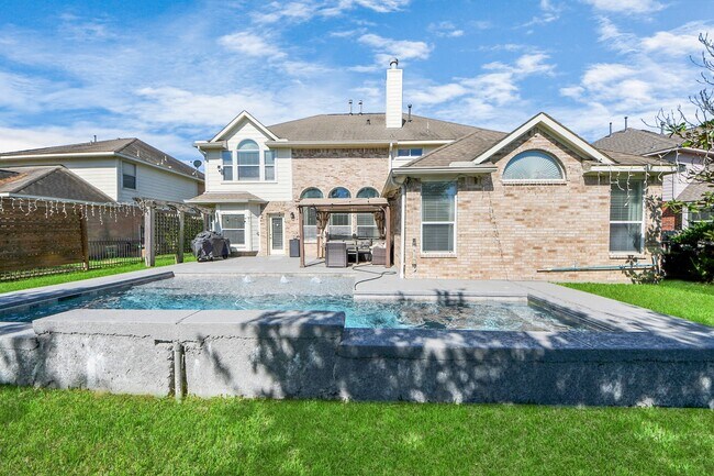 Building Photo - 30214 Vinebriar Dr