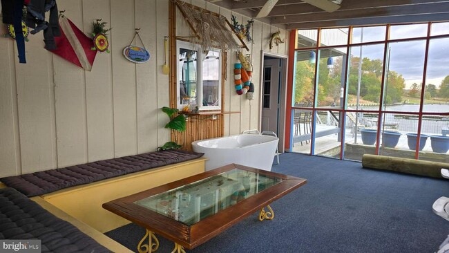 Building Photo - 36 Shore Dr