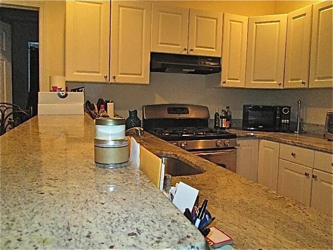 Building Photo - 56 Egmont St