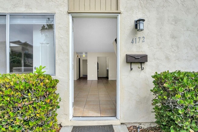 Building Photo - Spacious three bedroom with office in Prim...