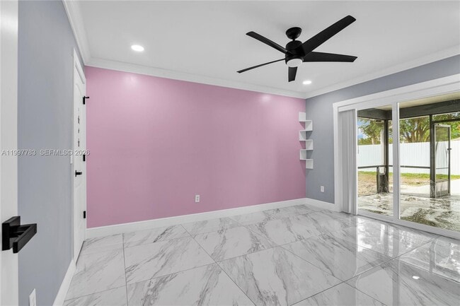 Building Photo - 702 NW Orchid St