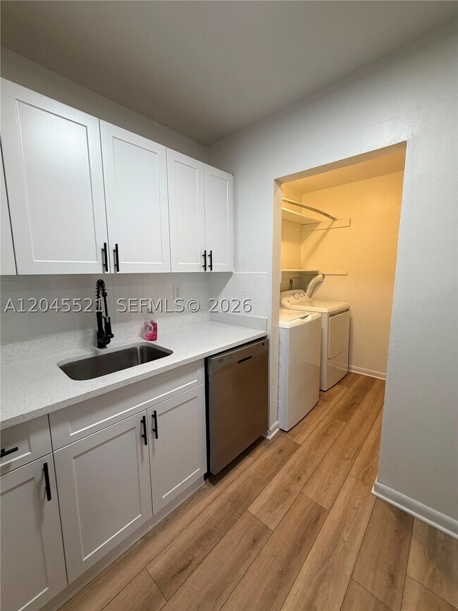 Building Photo - 2557 NW 60th Terrace