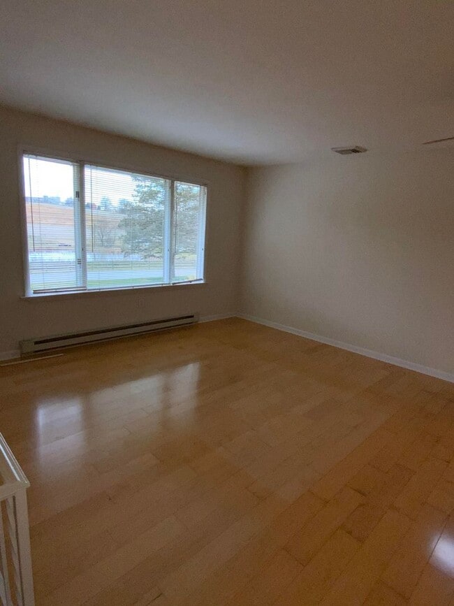 Building Photo - 5 br, 3 bath House - 35 CINDER RD