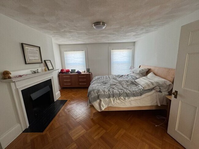 Building Photo - AWESOM 3 bed 3 bath in Brookline!!