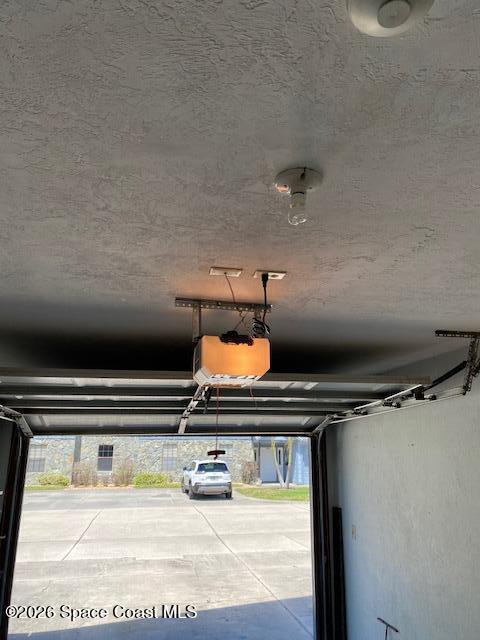 Building Photo - 9045 South Dr