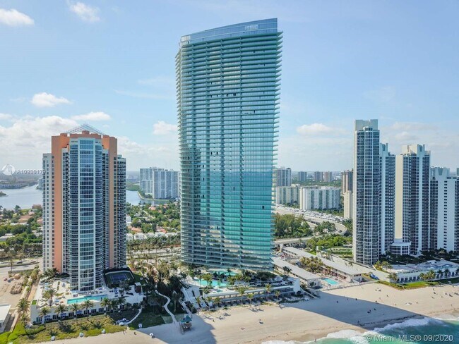 Building Photo - 18975 Collins Ave