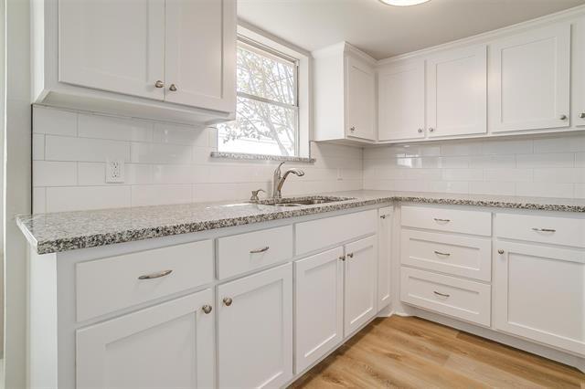 Building Photo - 921 Willow Cir S