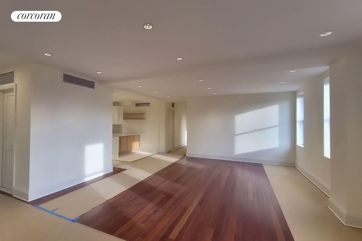 Building Photo - 45 W 81st St