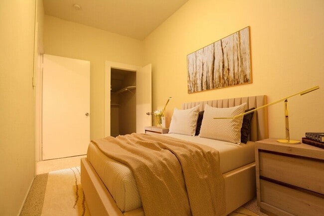 Building Photo - 1895 Page St