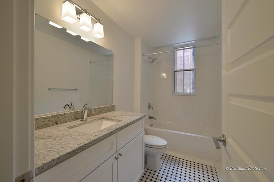 Building Photo - Carraway - 1575 Spring Pl NW
