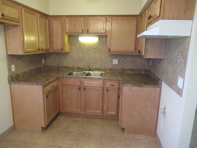 Building Photo - Sharp 2 Bed. 1 Ba. Duplex Apartment in Popular Menlo Park Neighborhood Near Downtown