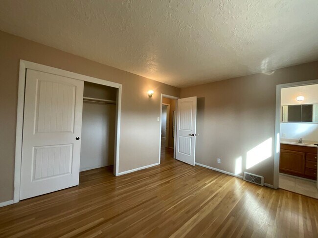 Building Photo - 4 Bedroom Single Story Home Available Near...