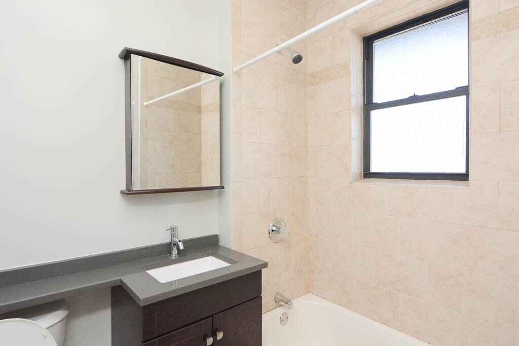 Building Photo - 4414 N Wolcott Ave