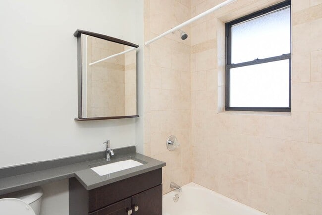 Building Photo - 4301 N Wolcott Ave