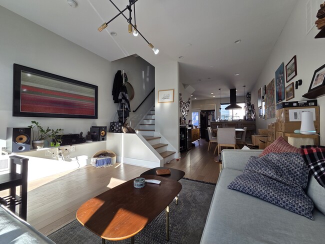 Building Photo - 1227 N Leithgow St