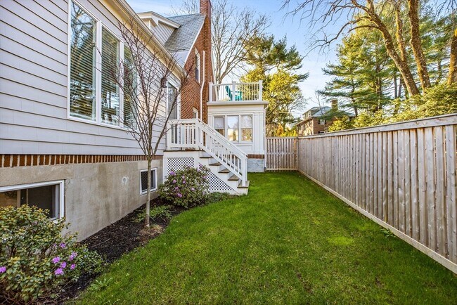 Building Photo - 37 Commonwealth Park