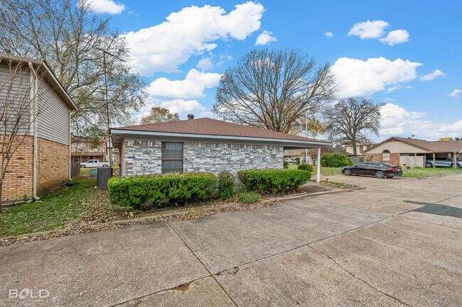 Building Photo - 305 Orleans St