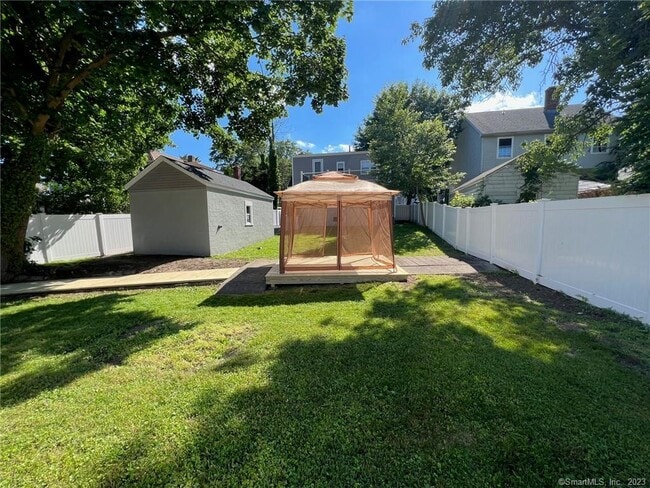 Building Photo - 1748 Stratfield Rd