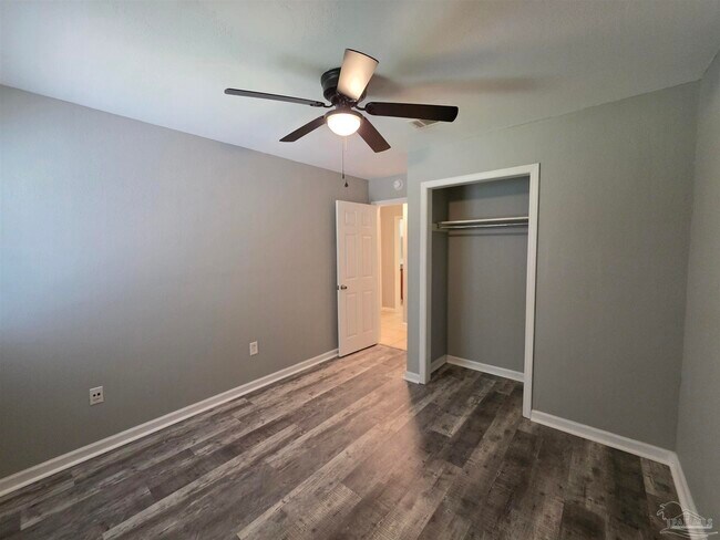 Building Photo - 3346 Green Briar Cir