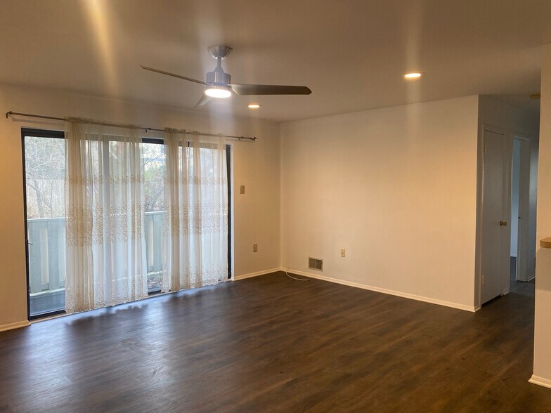 Living Room - 1903 Jefferson Ct