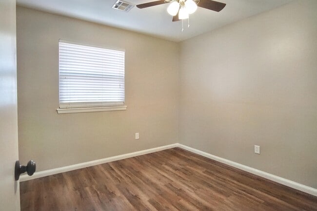 Building Photo - 620 Winding Ln