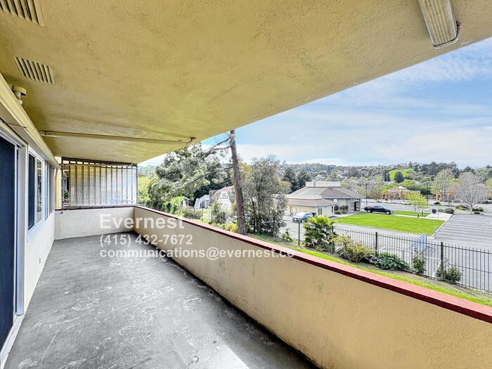 Building Photo - 2345 Paloma Ct