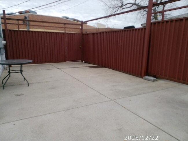 Building Photo - 2558 W 39th Pl