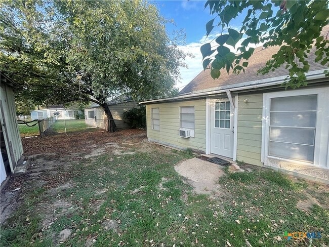 Building Photo - 211 Lackey St