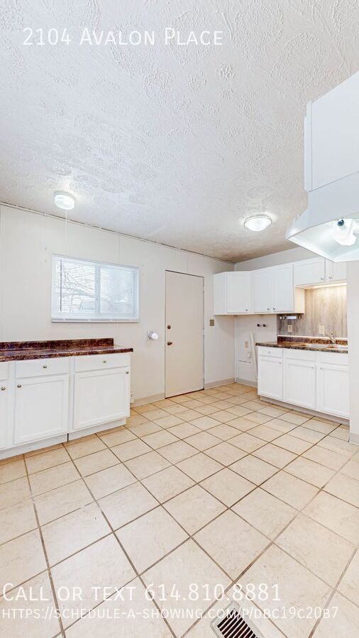 Primary Photo - UPDATED Three Bedroom Garden Apartment- Co...