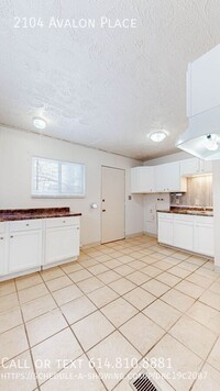 Building Photo - UPDATED Three Bedroom Garden Apartment- Co...