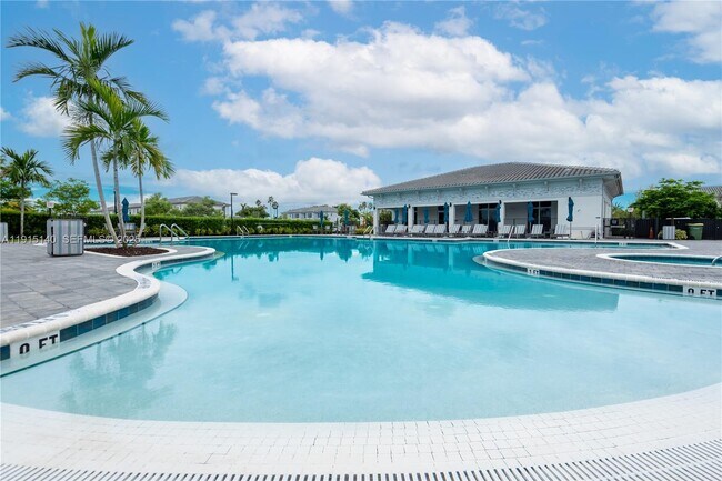 Building Photo - 2636 SE 8th Ct