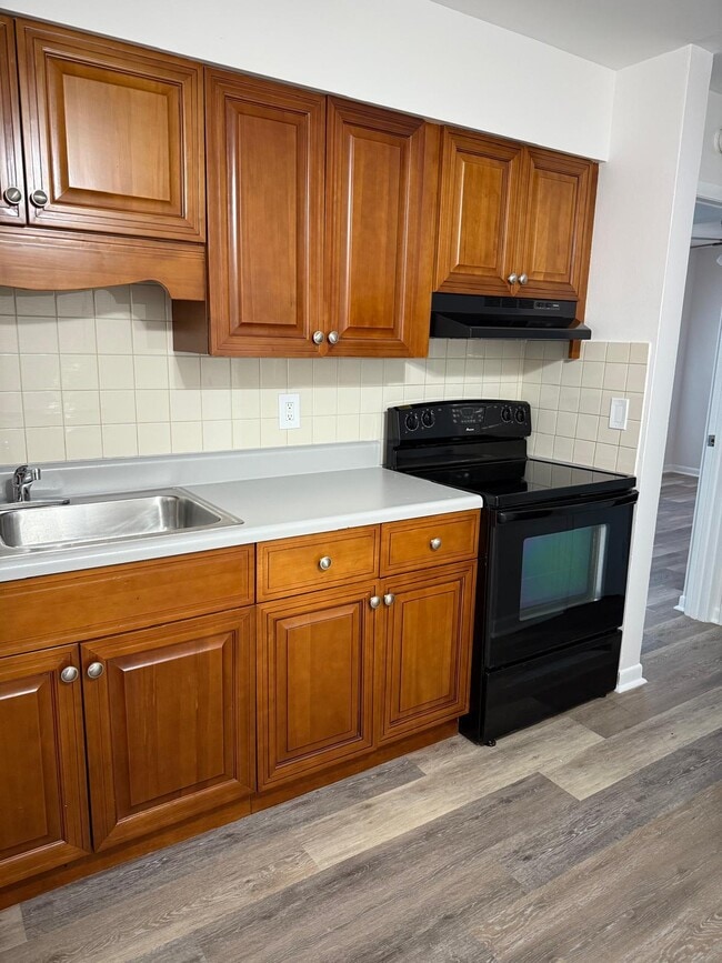 Building Photo - 622 N L St