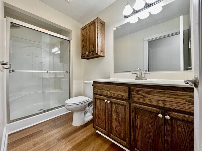 Building Photo - Four Bedroom Home in Eastown
