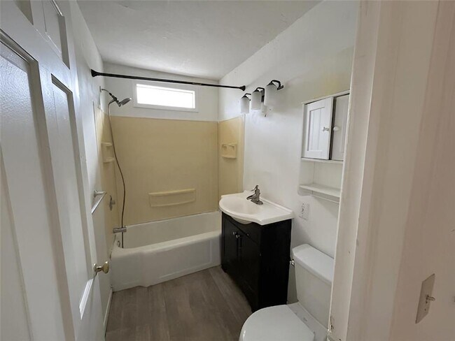 Building Photo - 2105 Grand Ave S