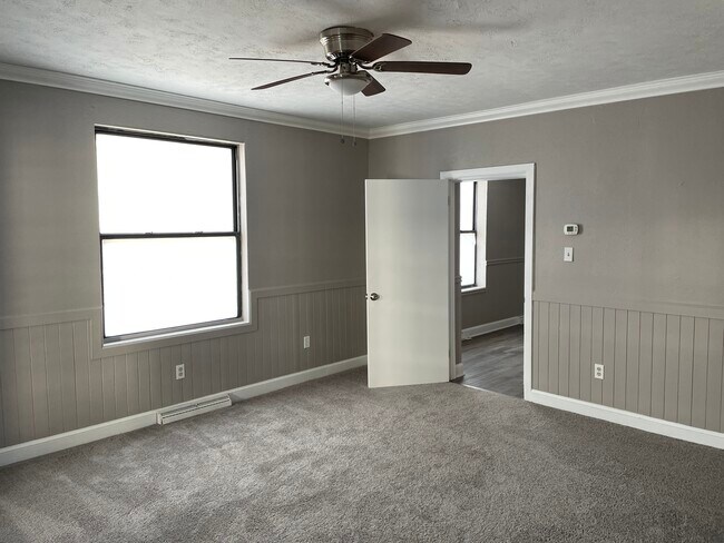 Building Photo - 627 Fountain St