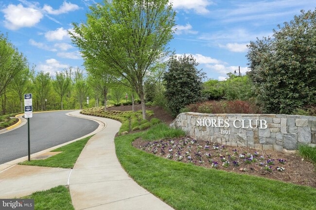 Building Photo - 1780 Cherry Birch St