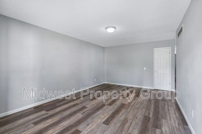 Building Photo - 2495 Lindsay Ln