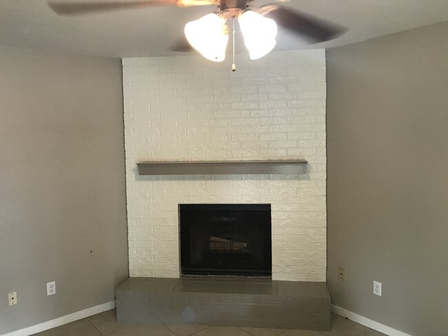 Building Photo - 612SB