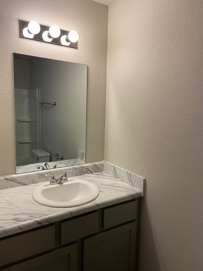 Building Photo - *Pre-leasing* Three Bedroom | Two Bath Hom...